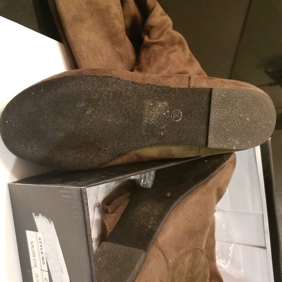 Boots - Picture 3 of 4